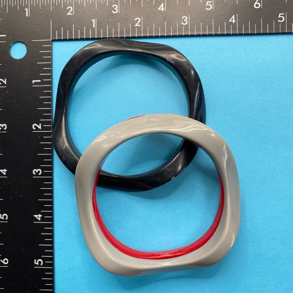 Vintage Wavy Bangle Bracelets Lot Of 3 Red Gray Black